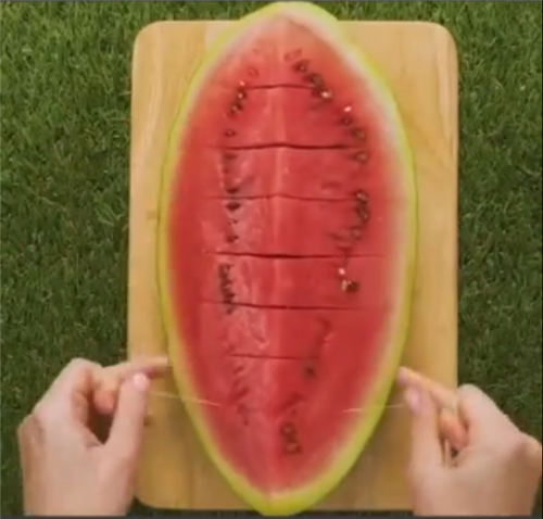 西瓜的正確吃法圖解 夏日各種水果最方便的吃法