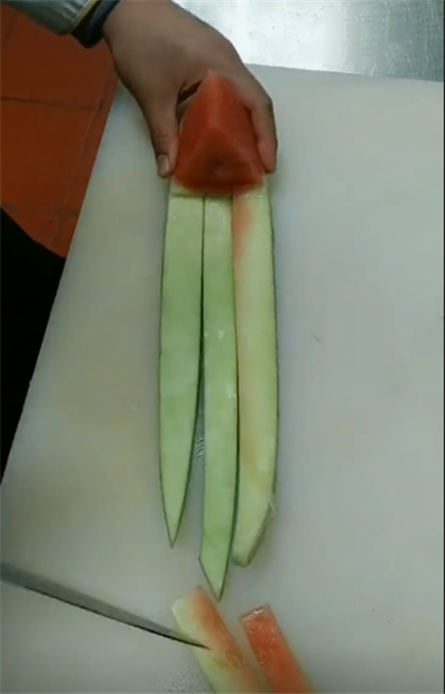自學簡單ktv西瓜皮拉花圖解，西瓜皮拉花其實可以很簡單