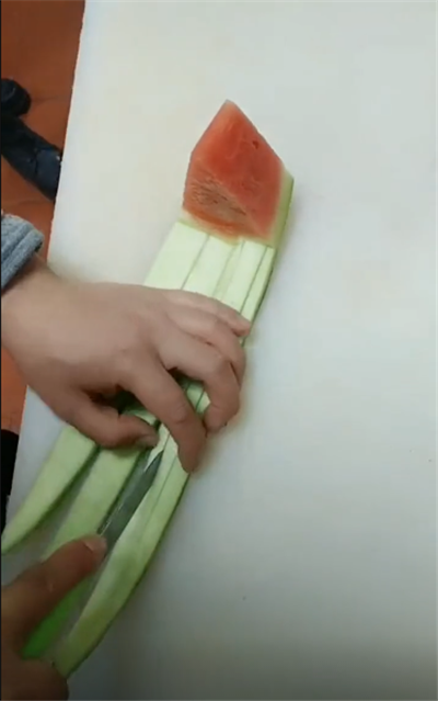 自學簡單ktv西瓜皮拉花圖解，西瓜皮拉花其實可以很簡單