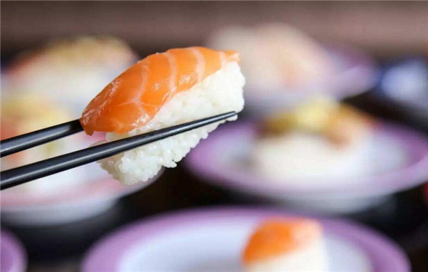 三文魚怎么吃最有營(yíng)養(yǎng)，生吃和熟吃部分要分清