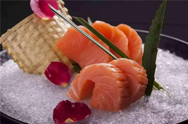 三文魚生吃還是熟吃好，三文魚熟吃也可以安全又營養