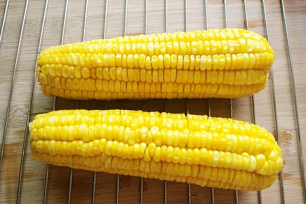 烤箱烤玉米為什么要裹錫紙，烤箱烤玉米刷什么油