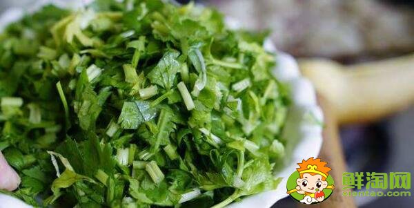生吃芹菜怎么處理，芹菜生吃好還是焯一下水更好