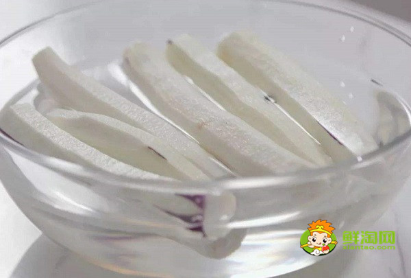 茄子如何防氧化,茄子加點(diǎn)鹽不僅不容易變黑,還更好吃