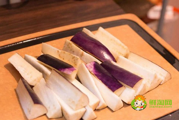茄子如何防氧化，茄子加點(diǎn)鹽不僅不容易變黑，還更好吃
