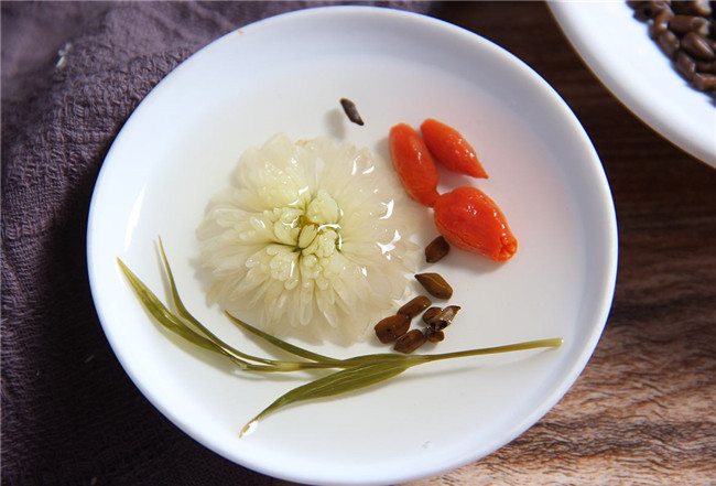喝菊花決明子茶的功效與作用，菊花決明子茶真的能護(hù)肝嗎