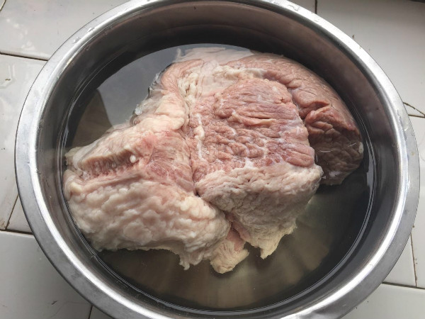 家常牛肉火鍋的做法及配料，新鮮牛肉怎么做清湯火鍋