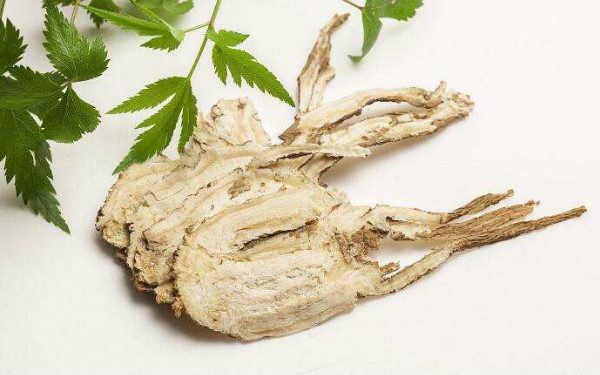 當歸的功效與作用,當歸如何吃泡水還是煮水(補氣安神)